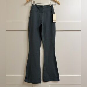 Mate the Label Organic Stretch Bootcut Pant in Forest, size XS